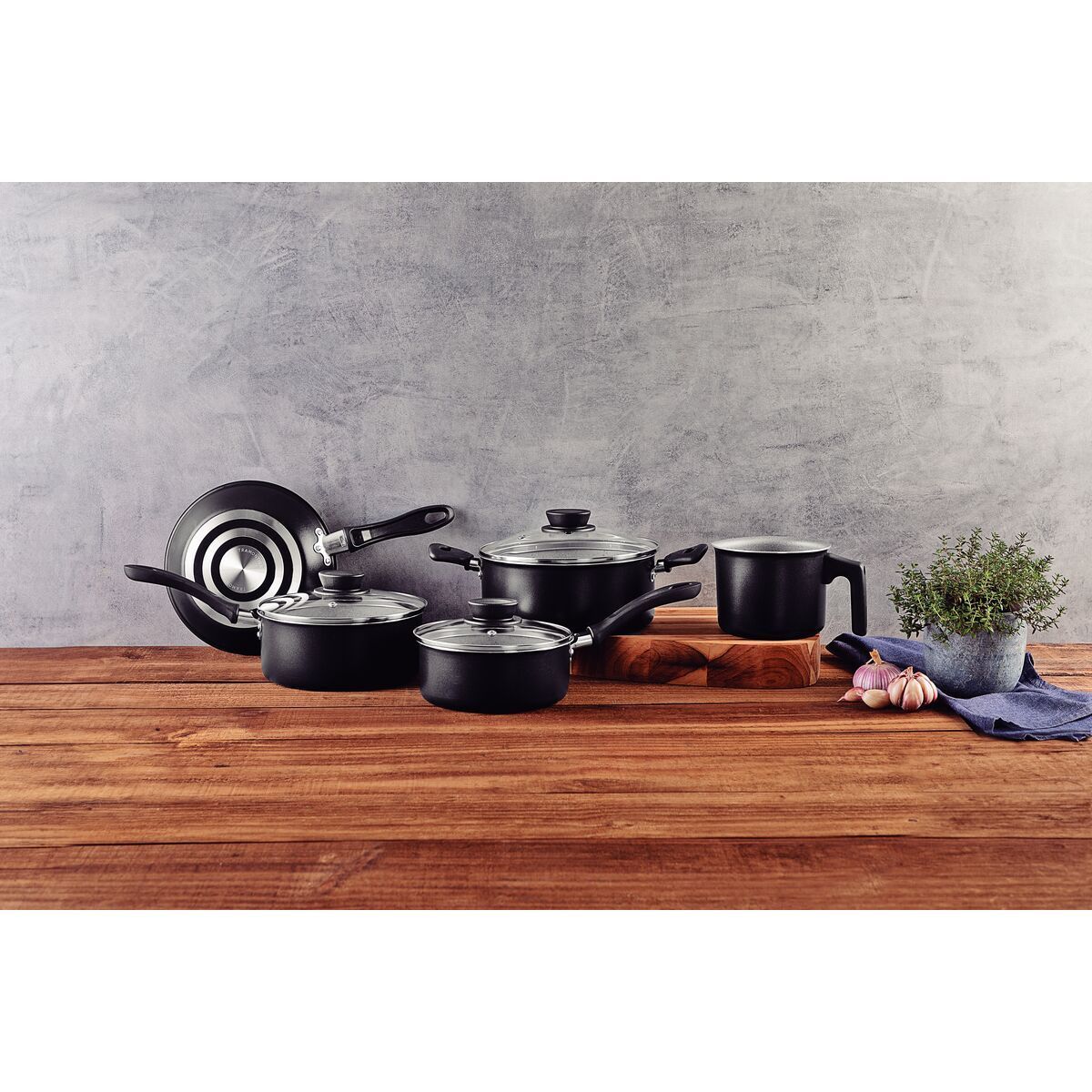 Jogo de Panelas Tramontina Linz em Aluminio com Revestimento Interno e Externo em Antiaderente Starflon Max Preto 05 Peças