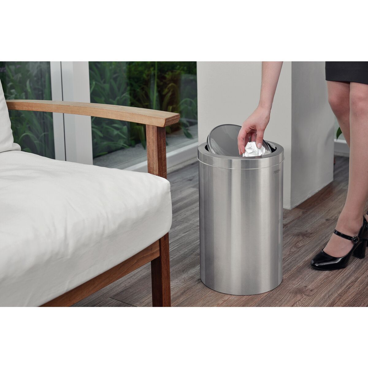 Lixeira Inox Tramontina Swing com Acabamento Acetinado e Tampa Basculante 20 L