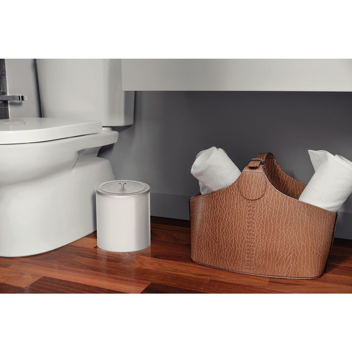  Lixeira Tramontina &Uacute;til com Tampa em A&ccedil;o Inox com Acabamento Acetinado e Corpo em Polipropileno Branco 5 L