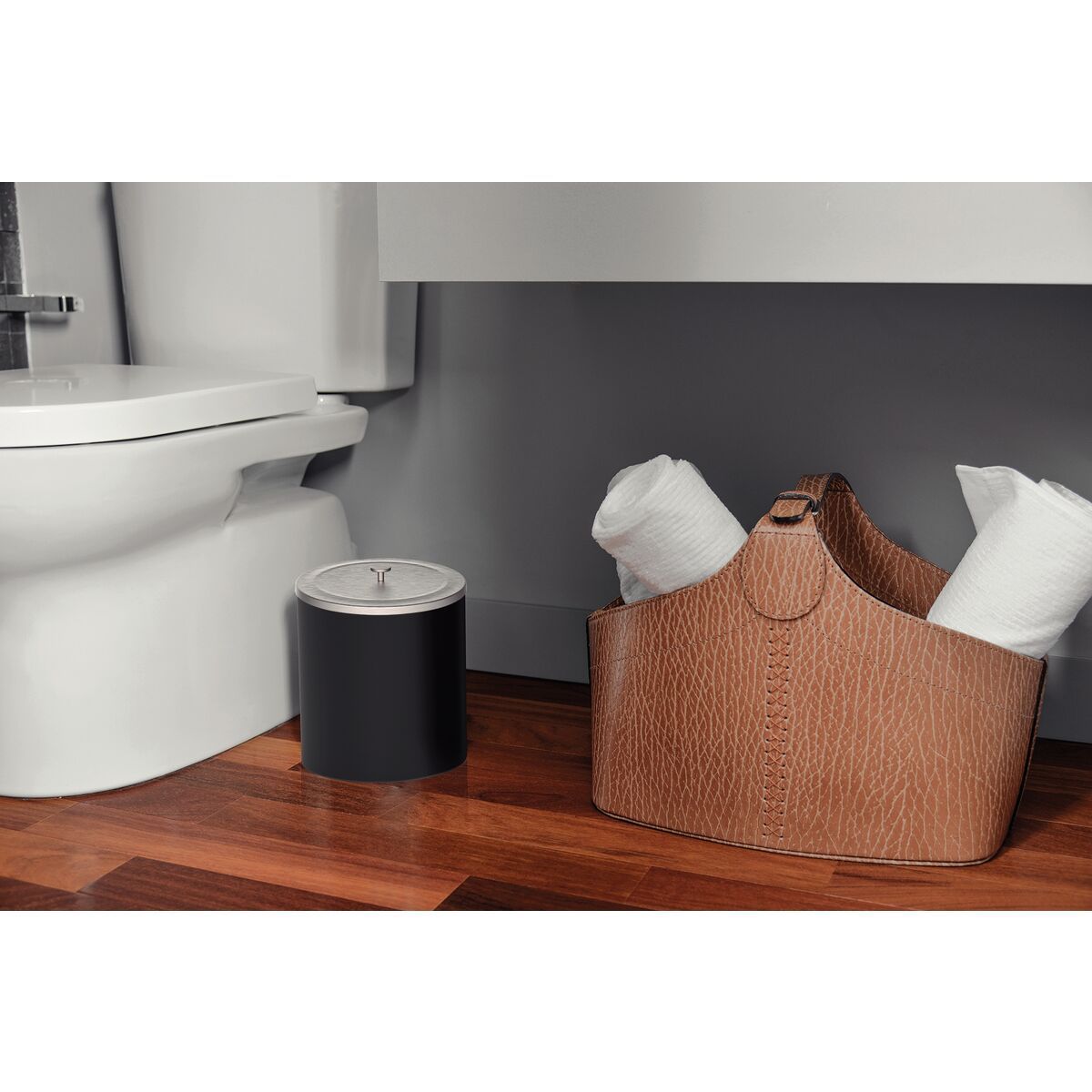 Lixeira Tramontina &Uacute;til com Tampa em A&ccedil;o Inox com Acabamento Acetinado e Corpo em Polipropileno Preto 5 L