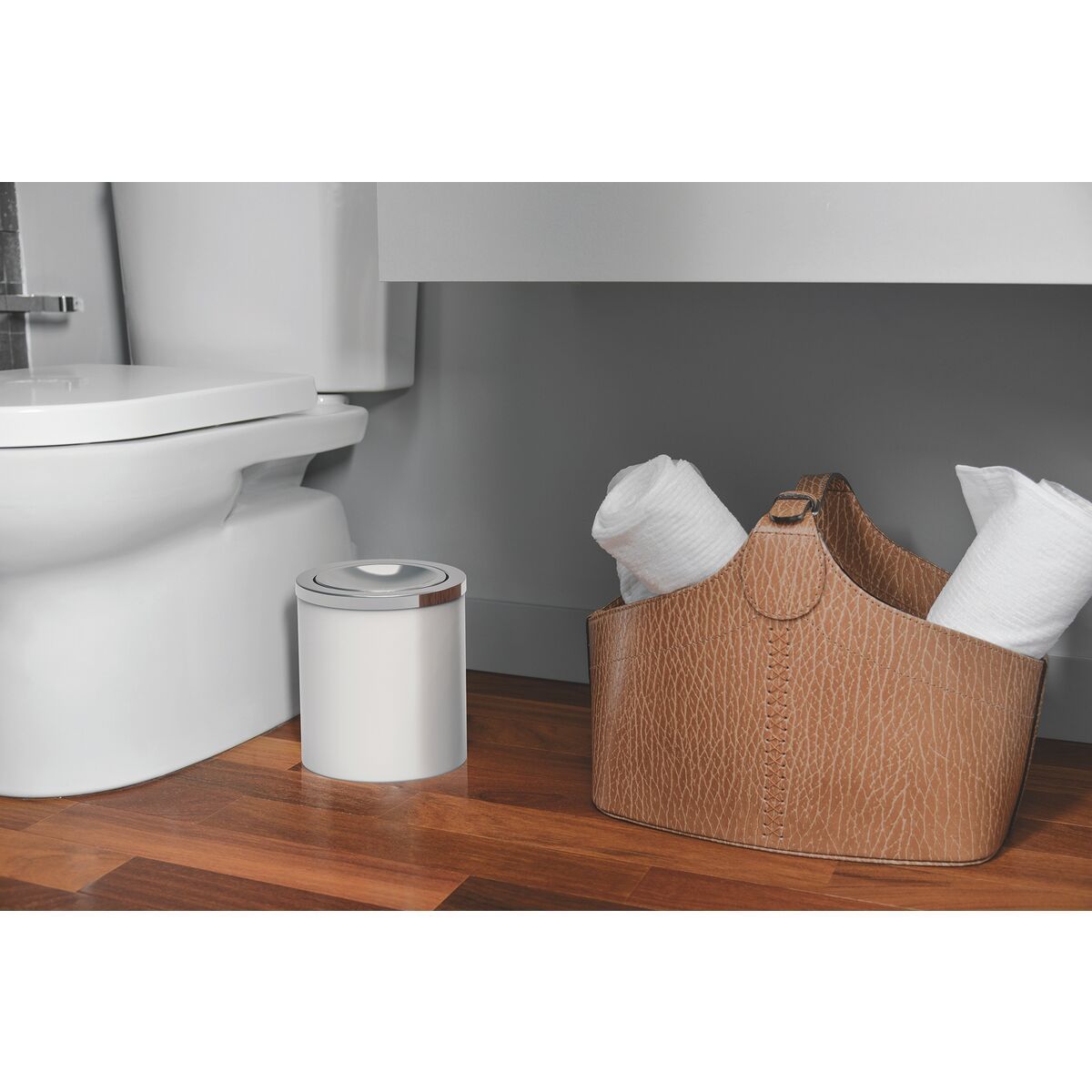  Lixeira Tramontina &Uacute;til Basculante em A&ccedil;o Inox com Acabamento Acetinado e Corpo em Polipropileno Branco 5 L