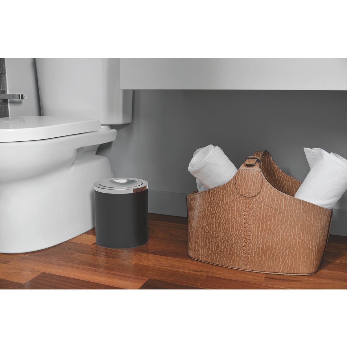  Lixeira Tramontina &Uacute;til Basculante em A&ccedil;o Inox com Acabamento Acetinado e Corpo em Polipropileno Preto 5