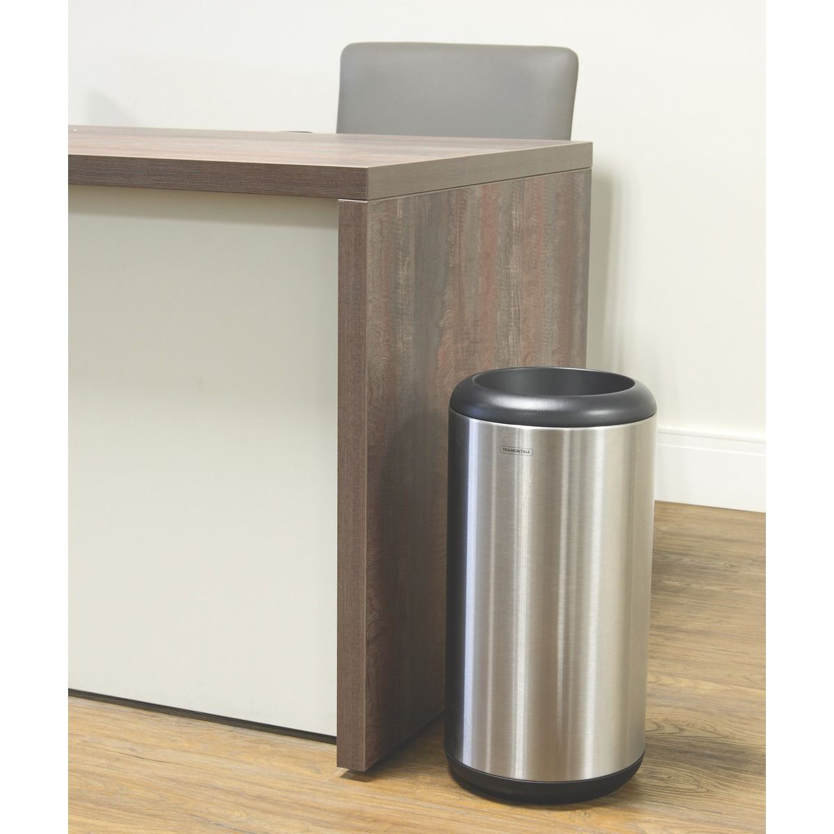 Lixeira Inox Tramontina Portofino com Acabamento Acetinado e Aro e Base em Polipropileno 15 L