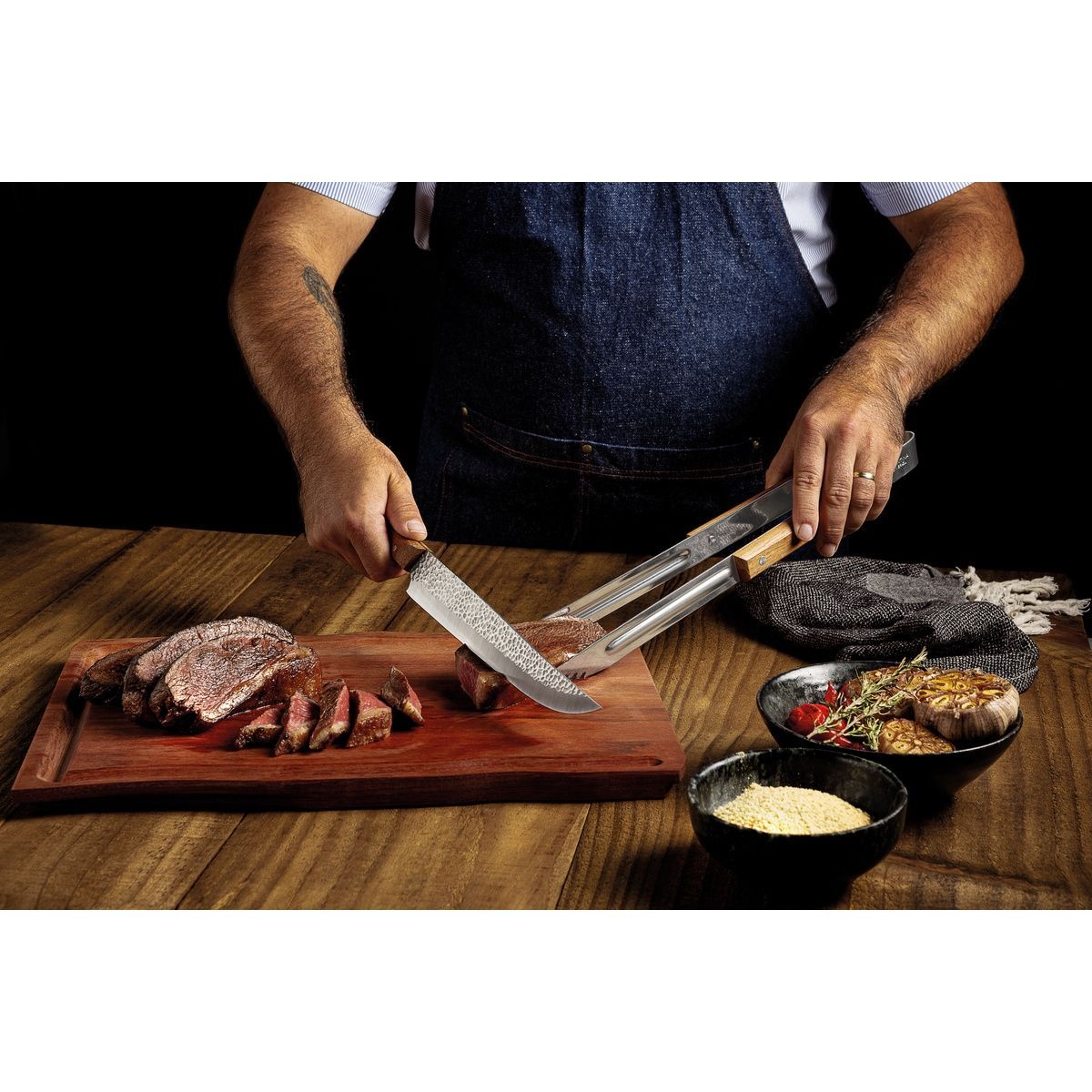 Kit para Churrasco Tramontina com L&acirc;minas em A&ccedil;o Inox e Cabo em Madeira Natural com T&aacute;bua de Madeira 3 Pe&ccedil;as